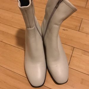 Leather booties-color white